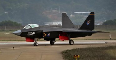 Від J-5 до J-35: експерти назвали 8 винищувачів, які Китай скопіював у США та РФ (фото)