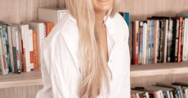 В соцсетях возмущены книгой о влечении 30-летнего мужчины к 3-летней девочке (видео)