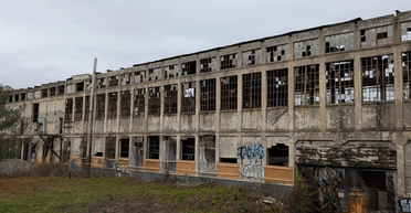Блогер побывал на старой заброшенной фабрике: что он нашел внутри (фото)