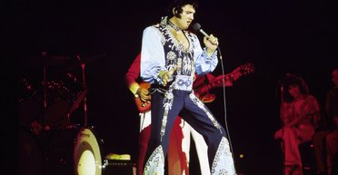 "Лекарства стоили ему жизни": брат Элвиса Пресли обвинил врача в смерти короля рок-н-ролла (фото)