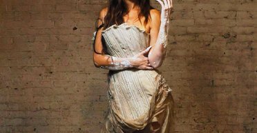 Сестра Джиджи и Беллы Хадид дебютировала на подиуме Недели моды в Нью-Йорке (фото, видео)