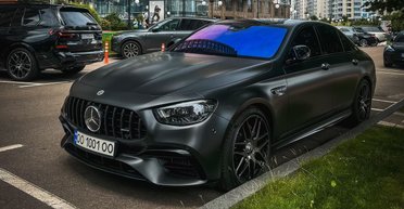 Их изготовили всего 999: в Киеве заметили редкий заряженный Mercedes (фото)