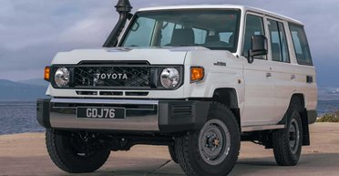 Внедорожник Toyota Land Cruiser получил уникальную 10-местную версию (видео)