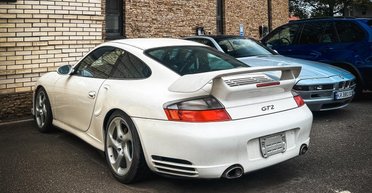 Настоящий эксклюзив из 2000-х: в Украину привезли раритетный Porsche за $200 000 (фото)