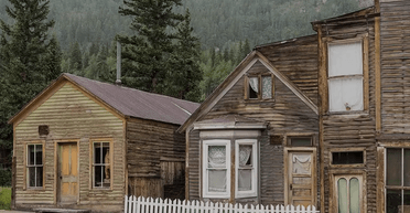 Село как в "Ведьме из Блэр": проклятое, заброшенное и вне закона для посетителей (фото, видео)