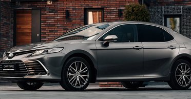 Экс-военкому придется вернуть государству деньги за два люксовых авто, которые "теща подарила"