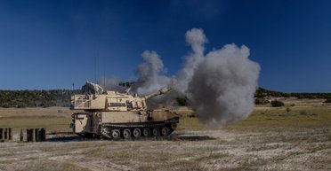 Американский дальнобой: США создают новые снаряды для M777 с дальностью до 40 км