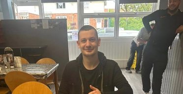 Жалкая попытка: в соцсети раскритиковали мужчину, который не справился с завтраком (фото)