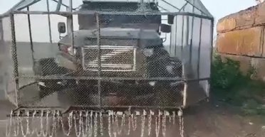 Тотальные решетки: ВС РФ придумали новую защиту для бронемашин, — соцсети (видео)