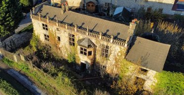 Дом доктора с мрачной историей: почему роскошный особняк стоит 30 лет пустым