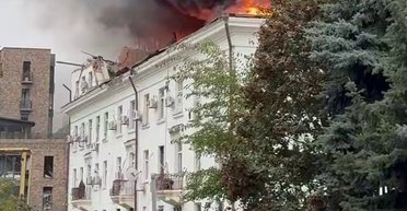 Атака "Шахедов" на Днепр: много раненых, пострадали медучреждения (видео)