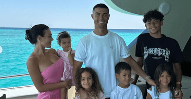 Один з найкращих футболістів світу Роналду одружується: його наречена торгувала у магазині