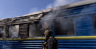 "Атакують одну підстанцію за іншою": чому ЗС РФ посилили удари по українській залізниці — FT