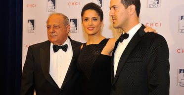 Сальма Хаєк привітала батька з 86-річчям (відео)