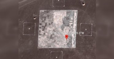 Посеред пустелі Сахара знайшли "шпигунські" мішені: п'ять дивних квадратів (фото)