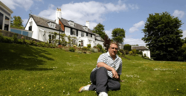 Ціна удачі: чоловік, який виграв 11 млн фунтів стерлінгів, втратив друзів (відео)