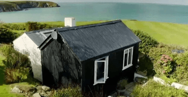 Сільську хатину на узбережжі назвали однією з найкрасивіших у країні (фото)
