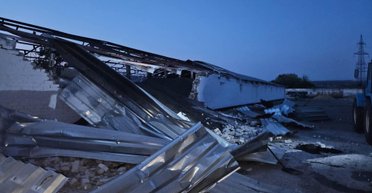 Утренний обстрел Украины: в Днепре повреждено предприятие, начались экстренные отключения