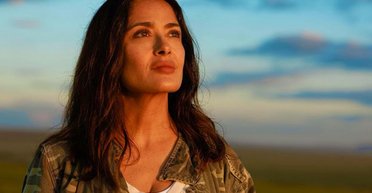 Сальма Гаєк показала, як без фарби для волосся швидко позбутися сивини (відео)