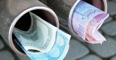 Почему бензин не дешевеет вместе с нефтью