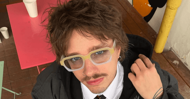 Примусово мобілізований блогер Денис передав українцям "привіт" з Іспанії (фото)