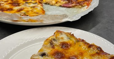 Практично без тіста: рецепт незвичайної та смачної піци