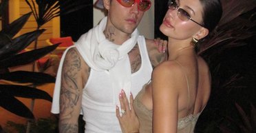 Джастін і Гейлі Бібер сходили на побачення в яскраво-червоному вбранні (фото)