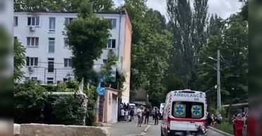 Отказались отпускать: в Одессе произошла драка между ТЦК и медиками, — СМИ (видео)