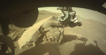На Марсі знайдено "дорогоцінний" камінь: команда NASA шукала саме його (відео)