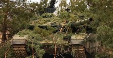 "Минус танчик": нацгвардейцы с помощью дрона разделались с техникой ВС РФ (видео)