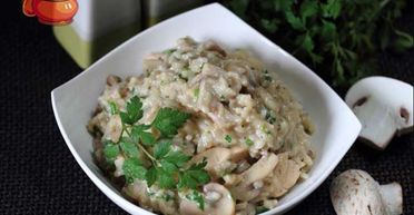 Смачна італійська вечеря: простий рецепт різото з куркою та грибами