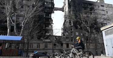 "Концтабір з обгорткою міста": росіяни намагаються контролювати маріупольців, — депутат (відео)