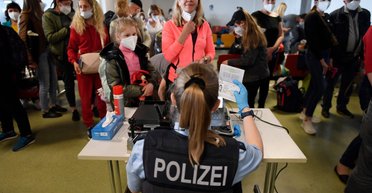 Немецкий политик предложил отправить безработных украинцев домой: есть условие