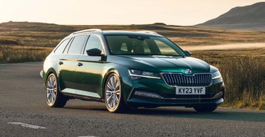 Волк в овечьей шкуре: представлен сверхмощный заряженный универсал Skoda Superb (фото)