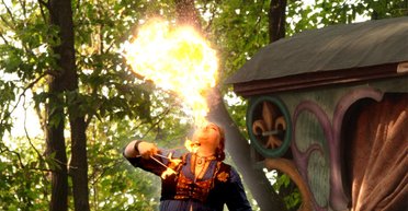 "Почти случайно": учительница установила мировой рекорд по дыханию огнем