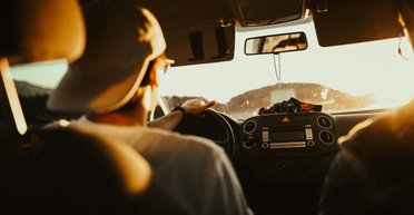 Забув на стоянці: чоловік проїхав 70 км без дружини під час сімейної подорожі