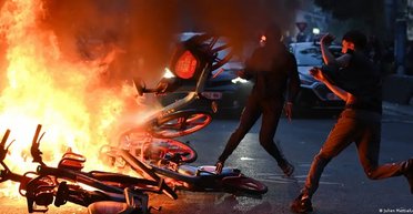 Победа ПСЖ закончилась погромами, поджогами и сотнями задержанных в Париже (видео)