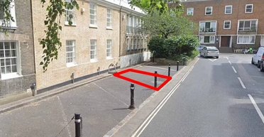 От 370 до 600 тысяч: в Лондоне отыскали паркоместо, дороже чем дом (фото)