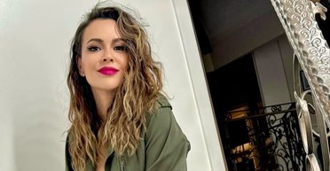 "Я свободна": звезда сериала "Все женщины — ведьмы" удалила импланты и объяснила свое решение (фото)