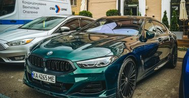 Эксклюзив за $190 000: в Киеве заметили сверхскоростной спорткар BMW (фото)