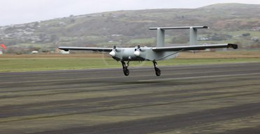 Украина получила первую партию тяжелых дронов Windracers: кадры полета возле ЛБЗ (видео)