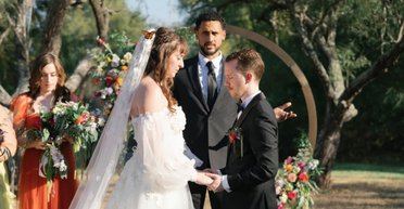 "Знак судьбы": фотограф поймал необычный кадр во время венчания пары в США (фото)