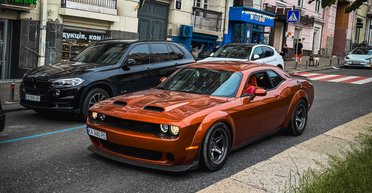 800-сильный монстр: в Киеве заметили лимитированный американский спорткар (фото)