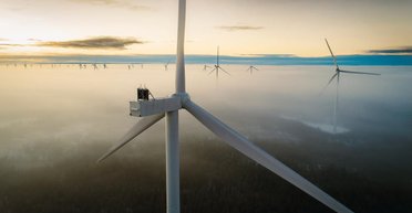 Відключення світла після атак ЗС РФ: чи врятують вітрогенератори енергетику України