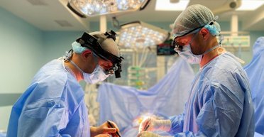 Унікальна операція: у Львові 20-річному хлопцю пересадили два серця (фото)