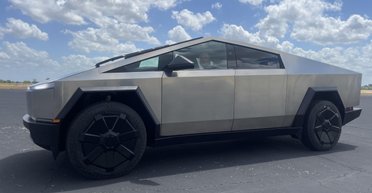 Три тонны веса и запас хода 800 км: раскрыты характеристики Tesla Cybertruck (видео)