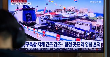 Истощенные моряки КНДР попали в больницу после банкета в честь Ким Чен Ына (видео)