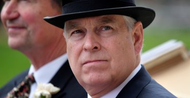 Гігантський маєток, мільйони доларів і багато слуг: колишній принц Ендрю висунув низку вимог до короля, — інсайдер