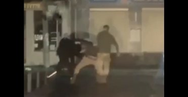 На Закарпатье мужчины в военной форме подрались с гражданским, — журналист (видео)