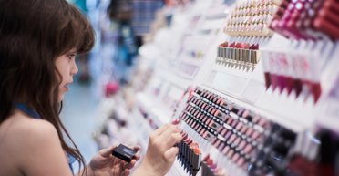 Сучасна косметика все ще може містити азбест: яка саме